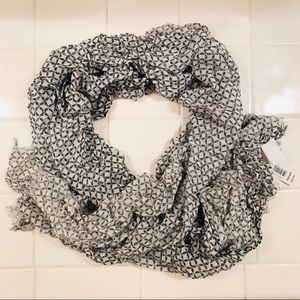 GAP Black & White Scarf